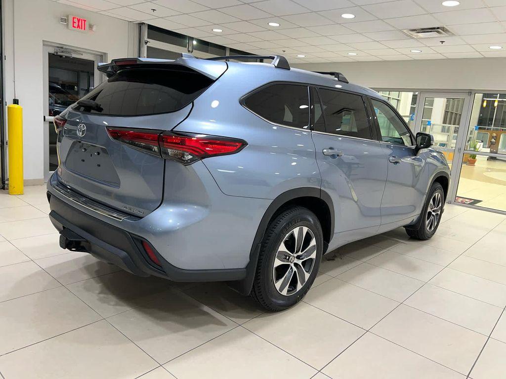used 2022 Toyota Highlander car, priced at $35,318