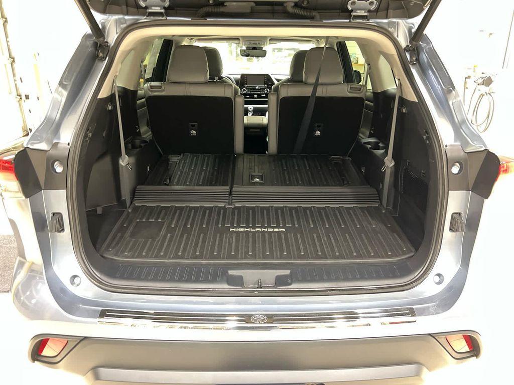 used 2022 Toyota Highlander car, priced at $35,318