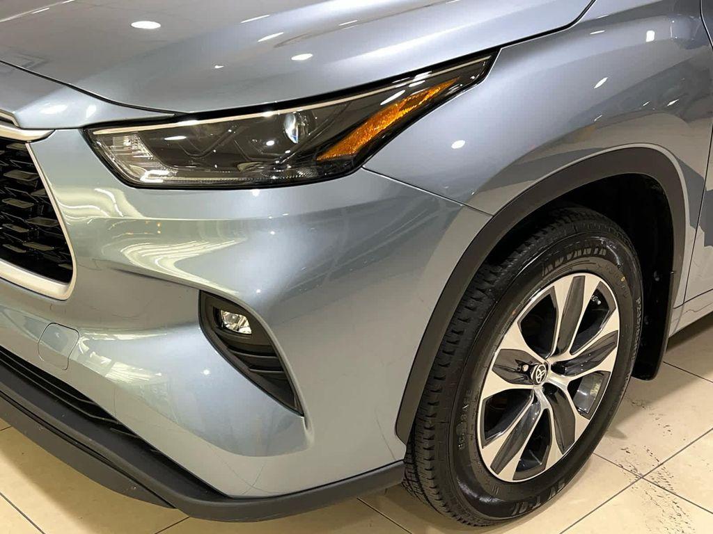 used 2022 Toyota Highlander car, priced at $35,318