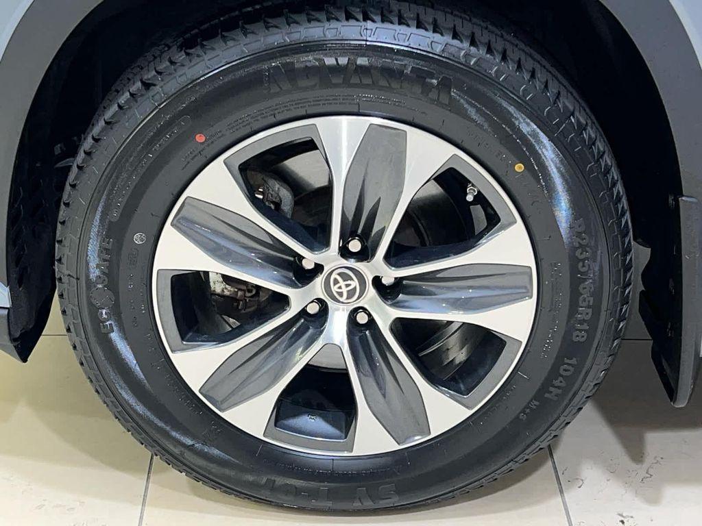 used 2022 Toyota Highlander car, priced at $35,318
