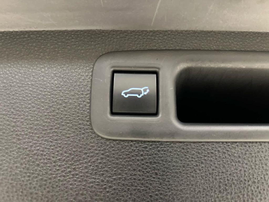 used 2022 Toyota Highlander car, priced at $35,318