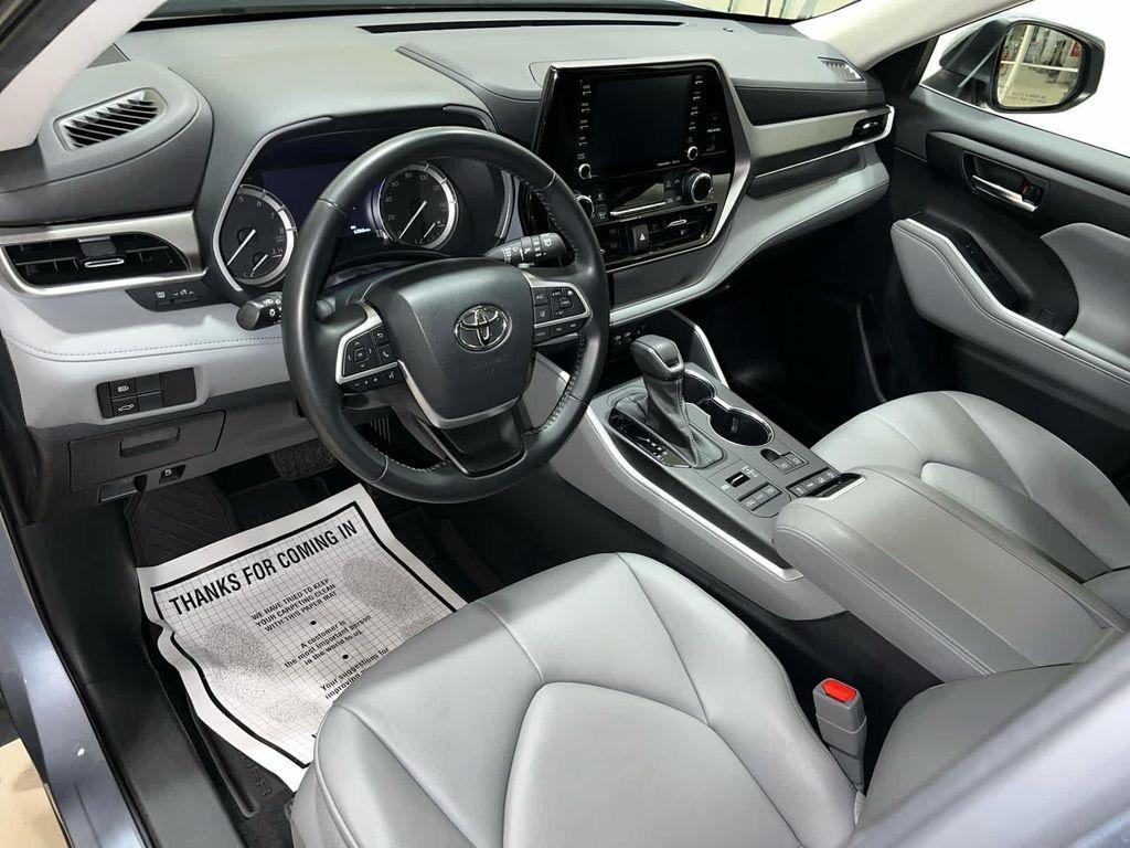 used 2022 Toyota Highlander car, priced at $35,318