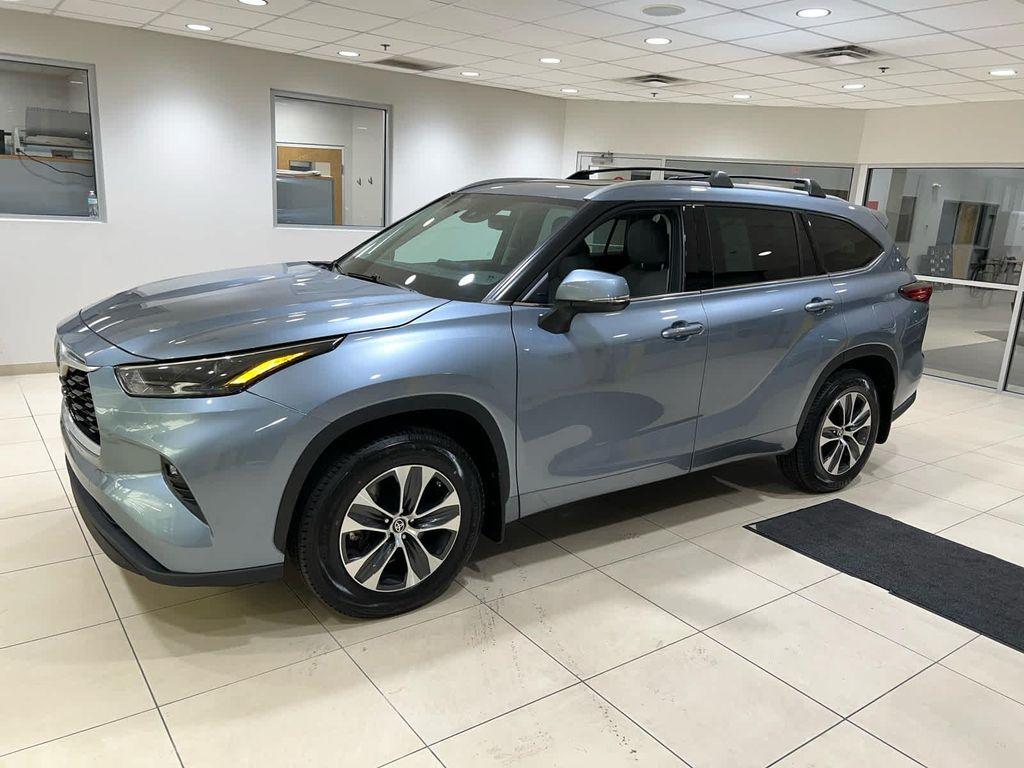 used 2022 Toyota Highlander car, priced at $35,318