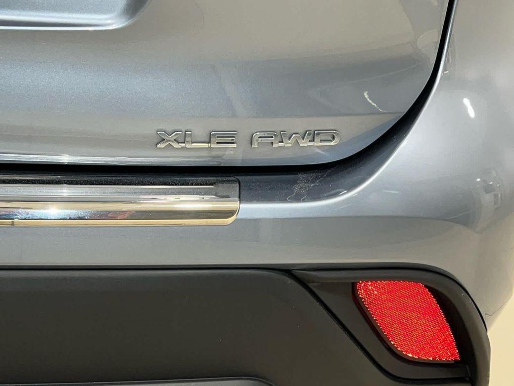 used 2022 Toyota Highlander car, priced at $35,318