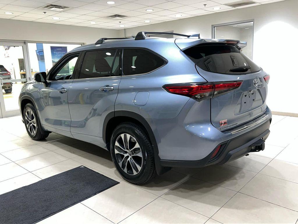 used 2022 Toyota Highlander car, priced at $35,318