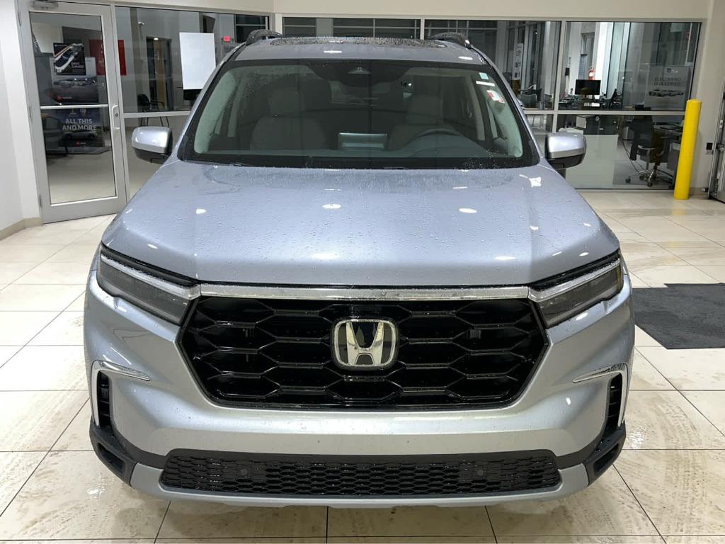 new 2025 Honda Pilot car, priced at $51,050