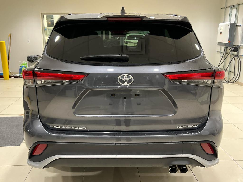 used 2023 Toyota Highlander car, priced at $41,986