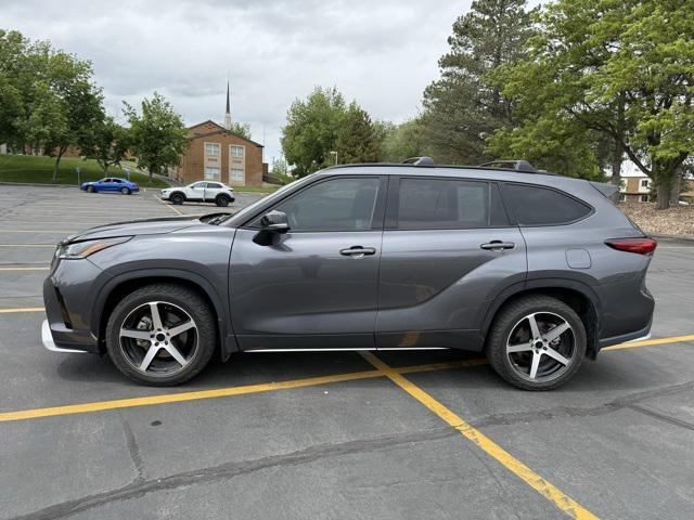 used 2021 Toyota Highlander car, priced at $34,661