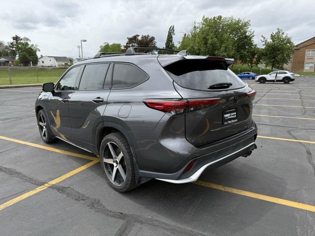 used 2021 Toyota Highlander car, priced at $34,661