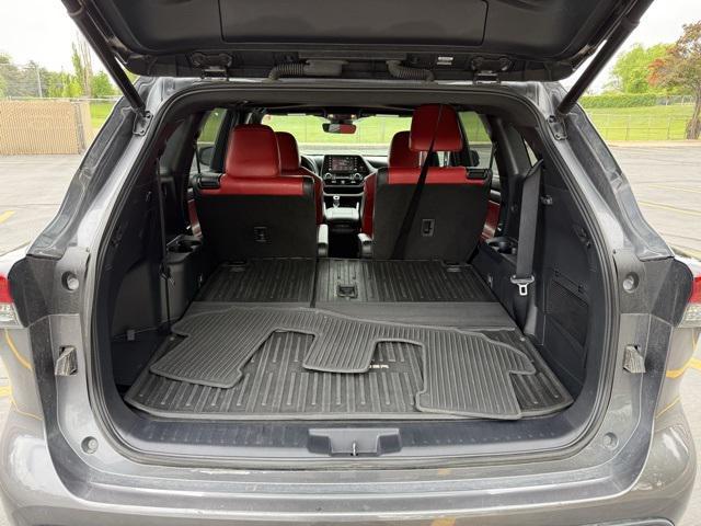 used 2021 Toyota Highlander car, priced at $34,661