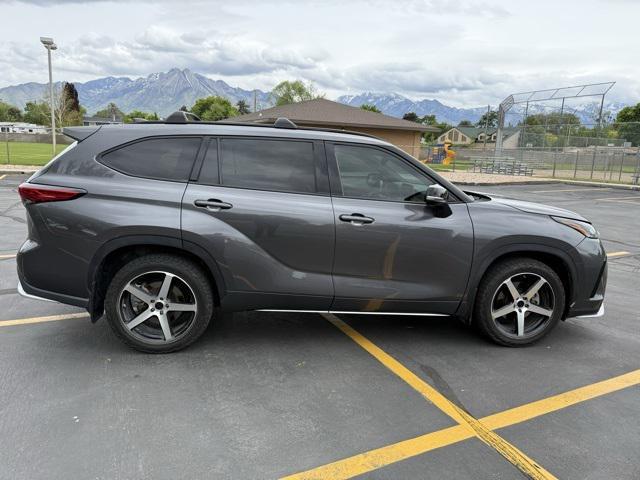 used 2021 Toyota Highlander car, priced at $34,661