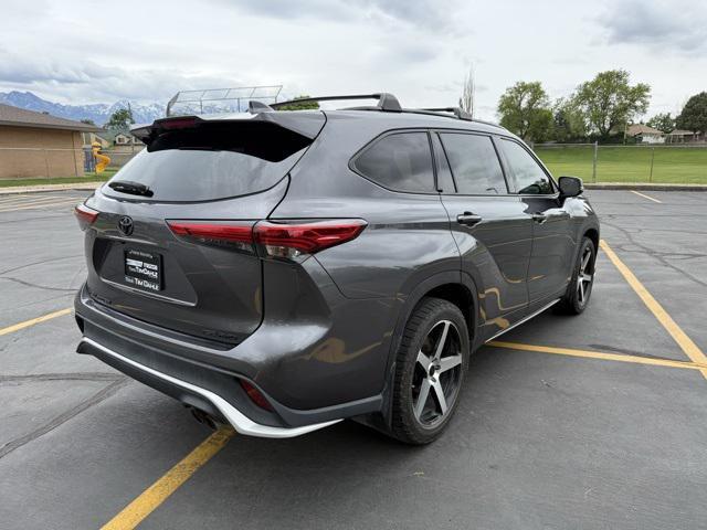 used 2021 Toyota Highlander car, priced at $34,661
