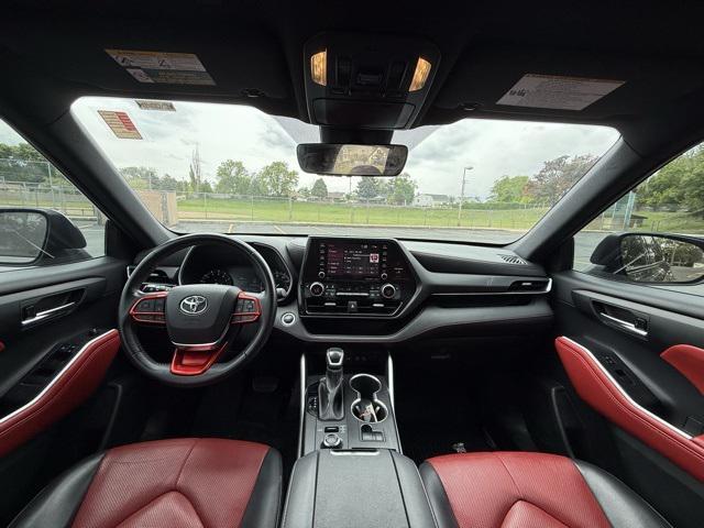 used 2021 Toyota Highlander car, priced at $34,661