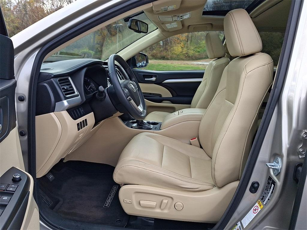 used 2016 Toyota Highlander car, priced at $15,699