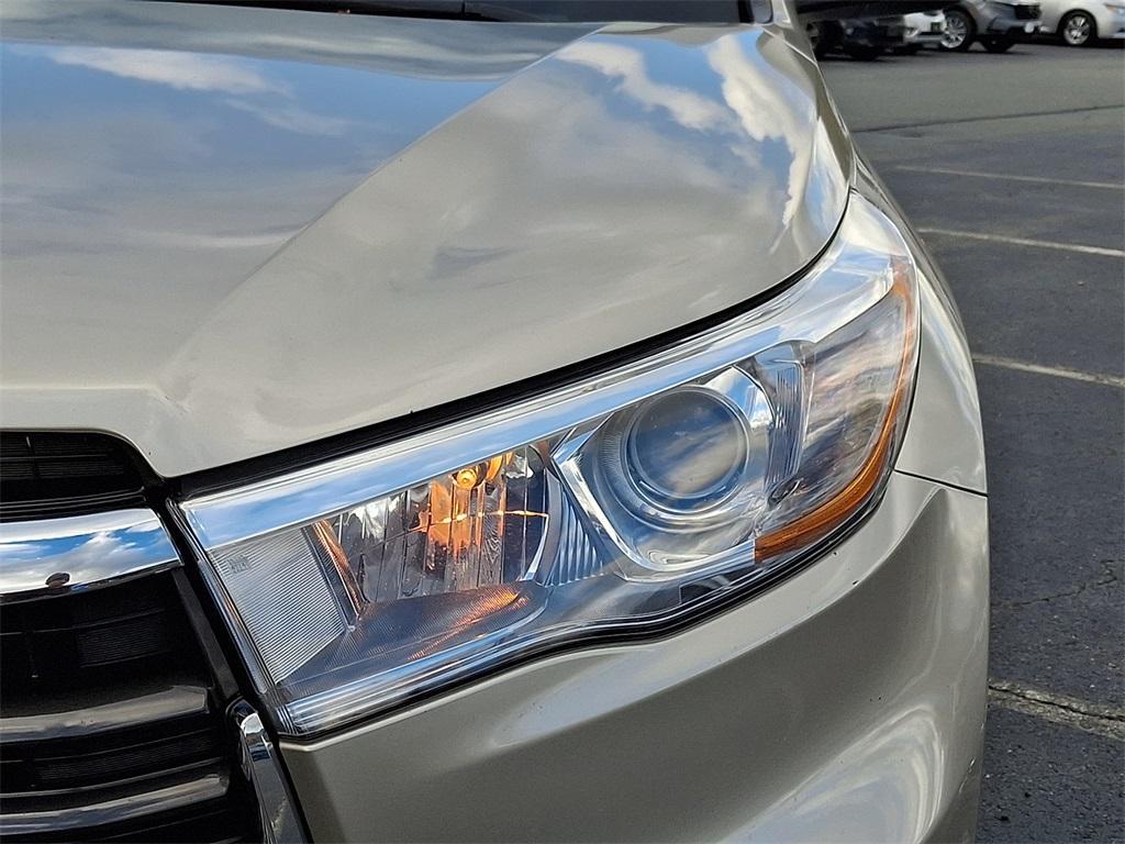 used 2016 Toyota Highlander car, priced at $15,699