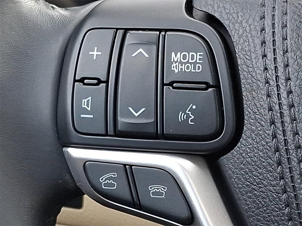 used 2016 Toyota Highlander car, priced at $15,699