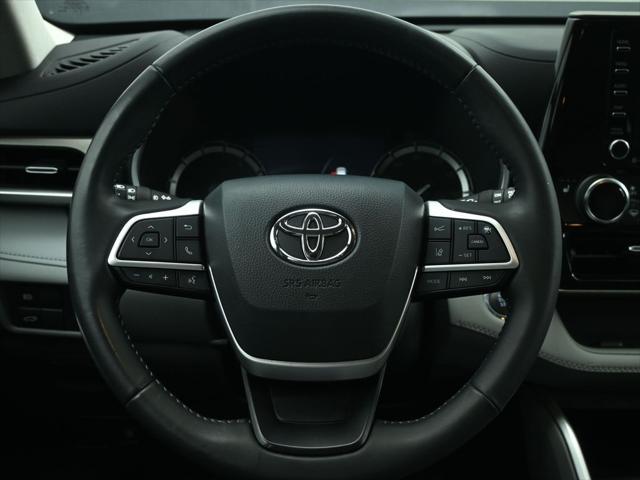 used 2022 Toyota Highlander car, priced at $34,996