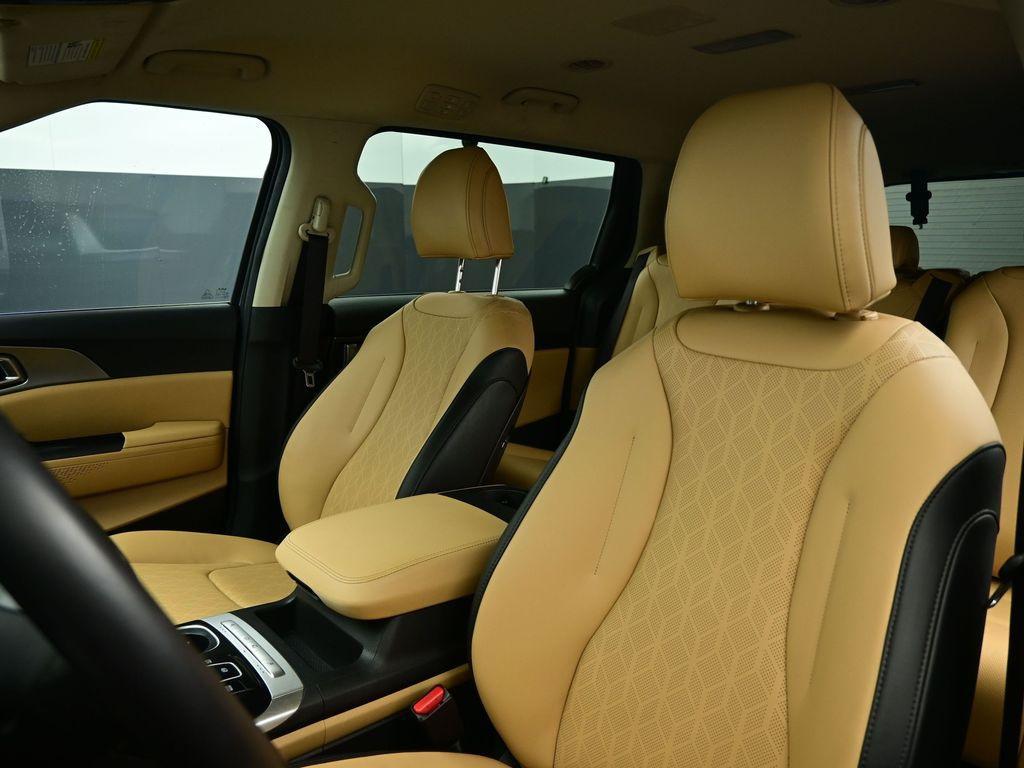 used 2023 Kia Carnival car, priced at $29,217