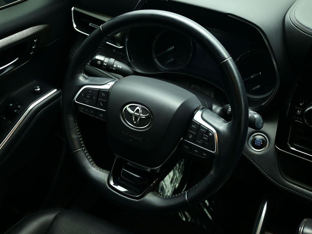 used 2021 Toyota Highlander car, priced at $29,999