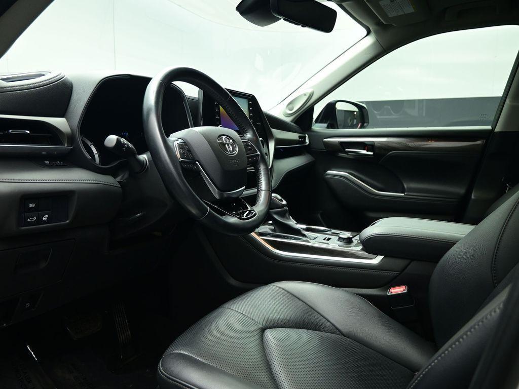 used 2021 Toyota Highlander car, priced at $29,999
