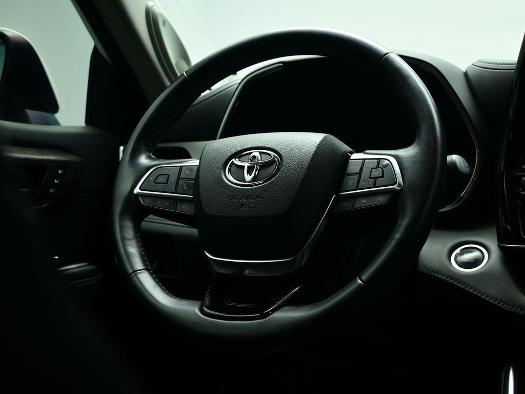 used 2021 Toyota Highlander car, priced at $29,999