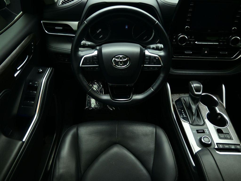 used 2021 Toyota Highlander car, priced at $29,999