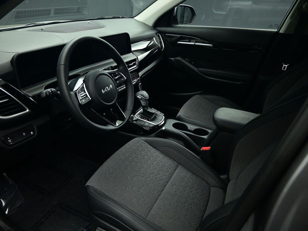 used 2025 Kia Seltos car, priced at $23,999