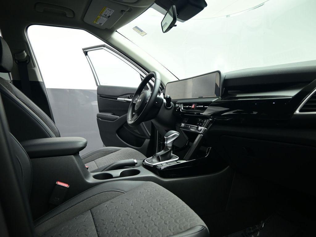 used 2025 Kia Seltos car, priced at $23,999