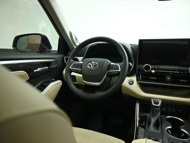 used 2023 Toyota Highlander car, priced at $45,448