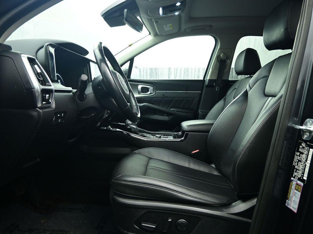 used 2023 Kia Sorento car, priced at $25,712