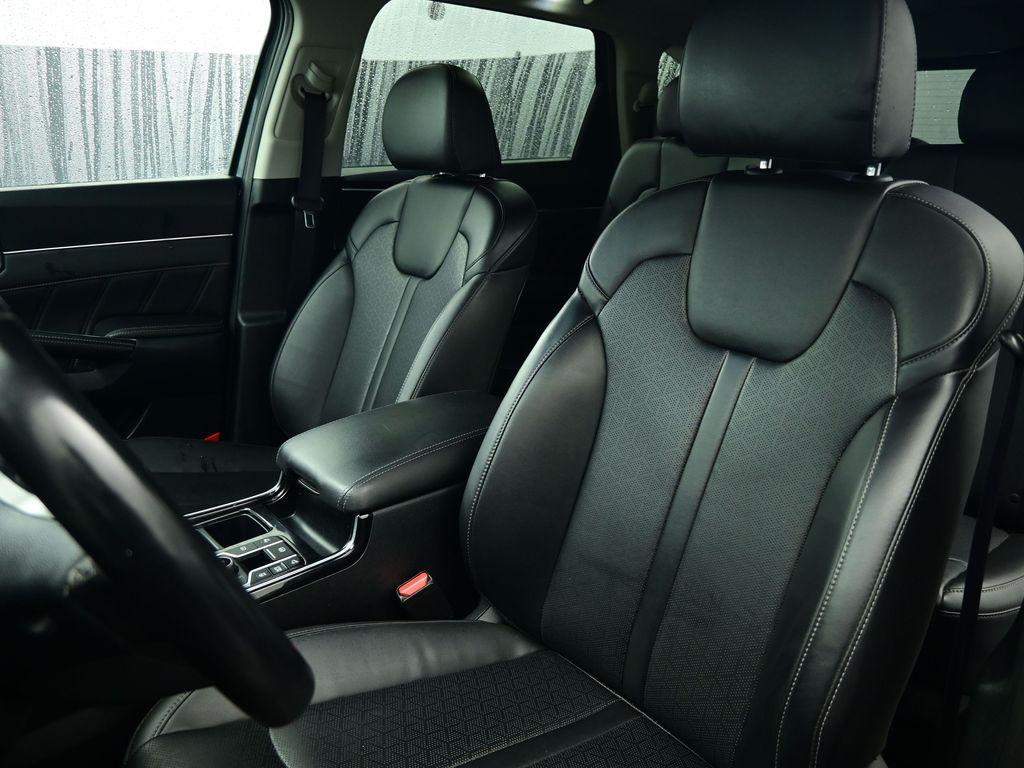 used 2023 Kia Sorento car, priced at $25,712