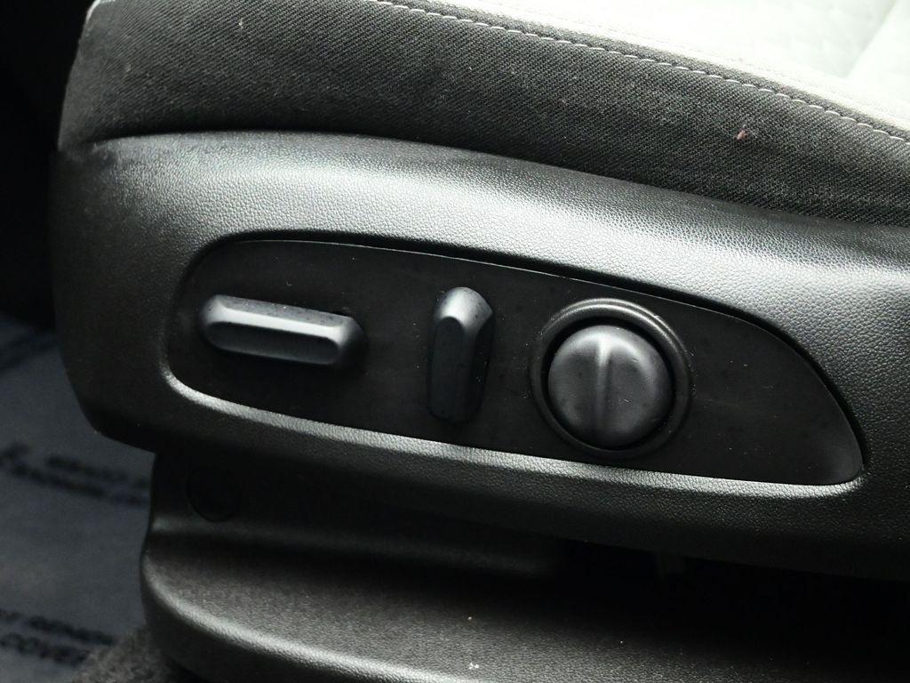 used 2021 Chevrolet Equinox car, priced at $17,211