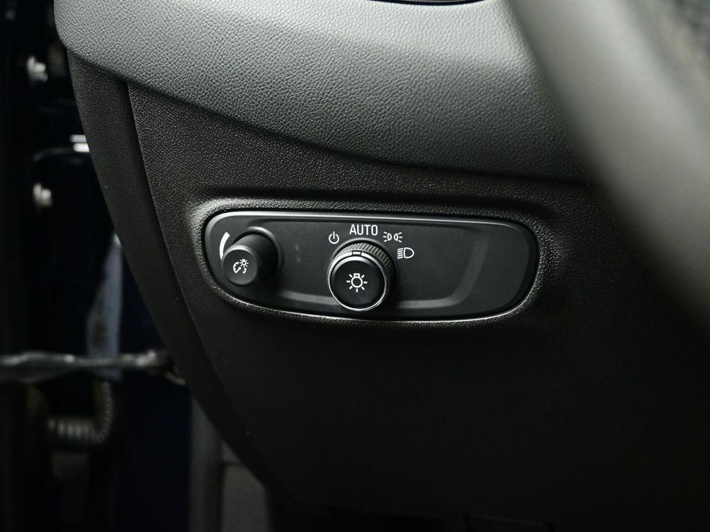 used 2021 Chevrolet Equinox car, priced at $17,211