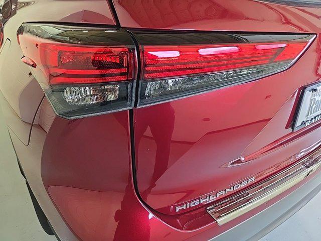 used 2022 Toyota Highlander car, priced at $32,988