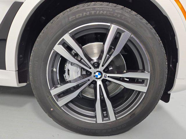 new 2026 BMW X7 car, priced at $101,425