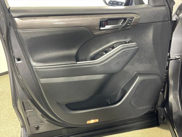 used 2022 Toyota Highlander Hybrid car, priced at $47,995