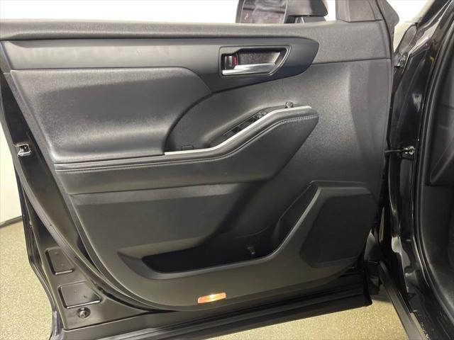 used 2022 Toyota Highlander car, priced at $35,998
