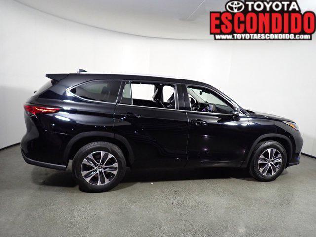 used 2022 Toyota Highlander car, priced at $35,995