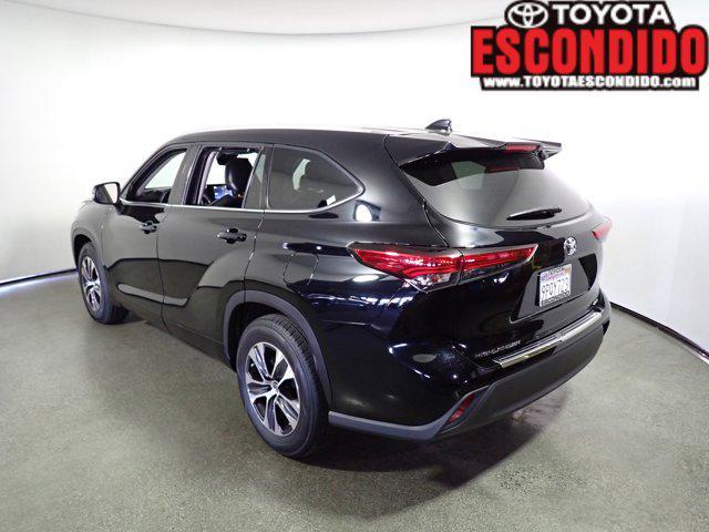 used 2022 Toyota Highlander car, priced at $35,995