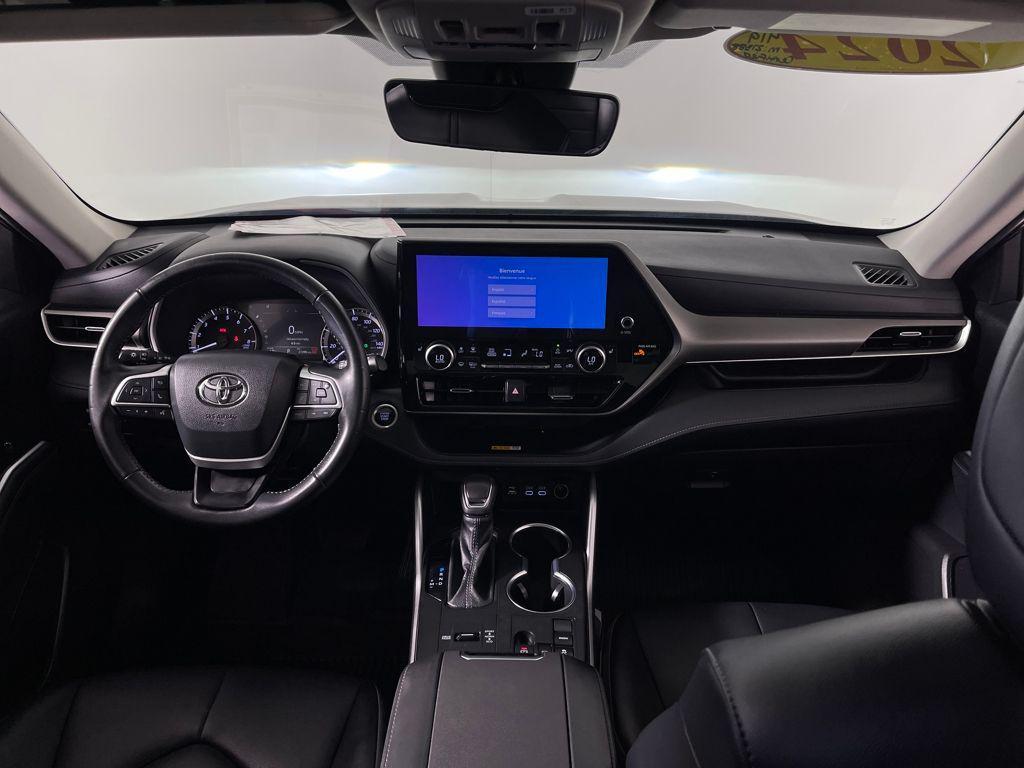 used 2024 Toyota Highlander car, priced at $41,998