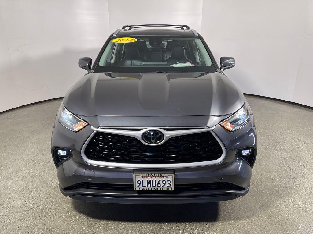 used 2024 Toyota Highlander car, priced at $41,998