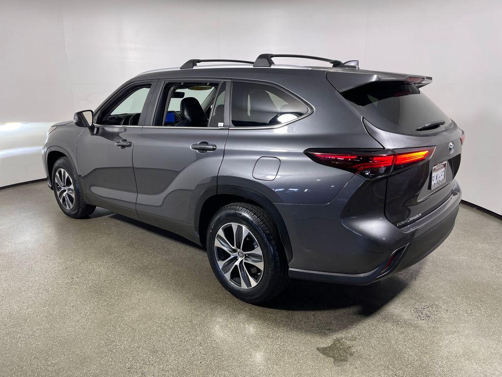 used 2024 Toyota Highlander car, priced at $41,998