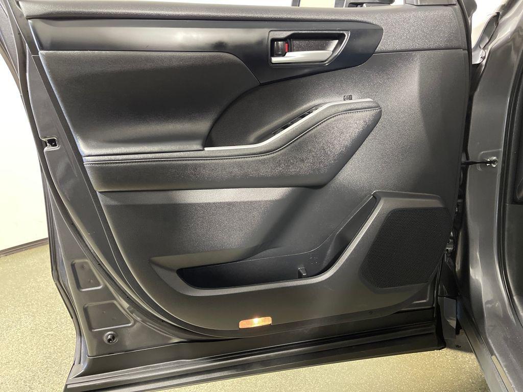 used 2024 Toyota Highlander car, priced at $41,998