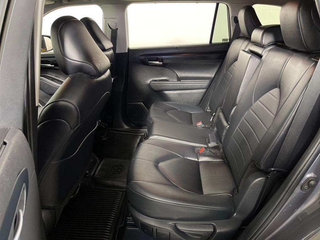 used 2024 Toyota Highlander car, priced at $41,998