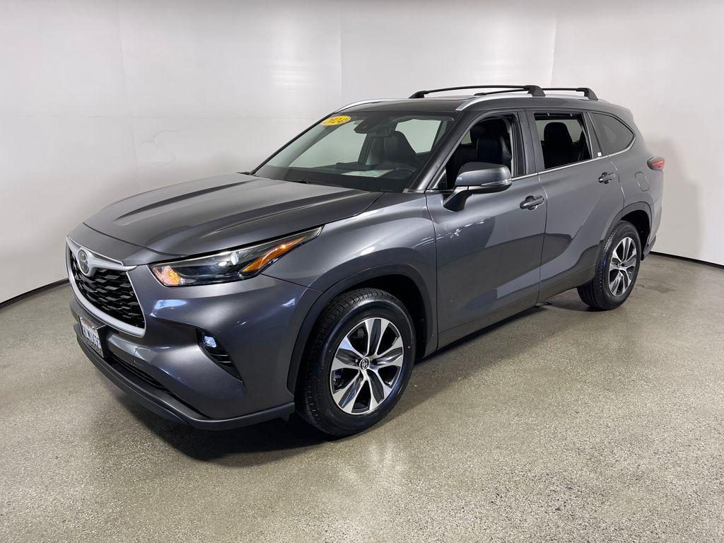 used 2024 Toyota Highlander car, priced at $41,998