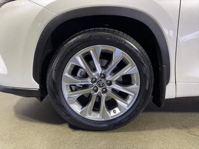 used 2021 Toyota Highlander car, priced at $34,998