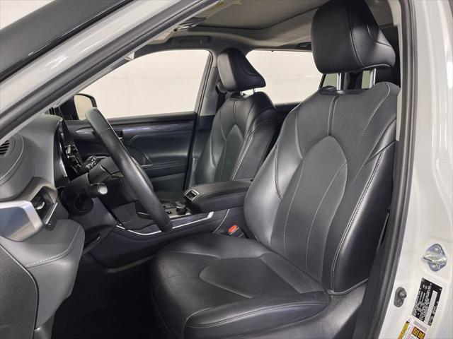 used 2021 Toyota Highlander car, priced at $34,998
