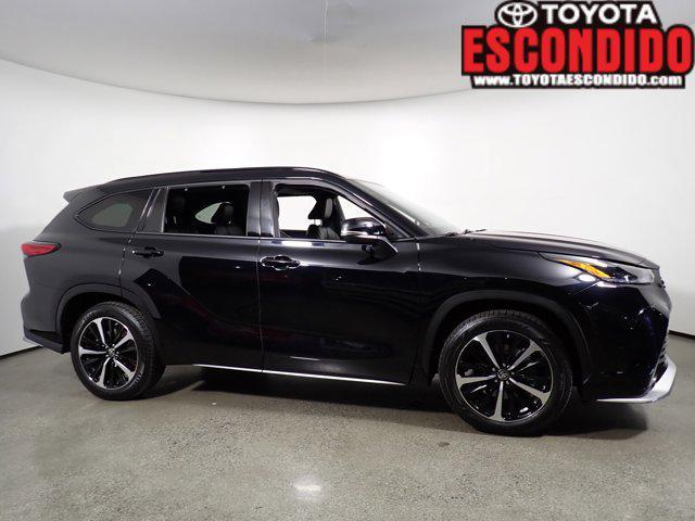 used 2021 Toyota Highlander car, priced at $38,895