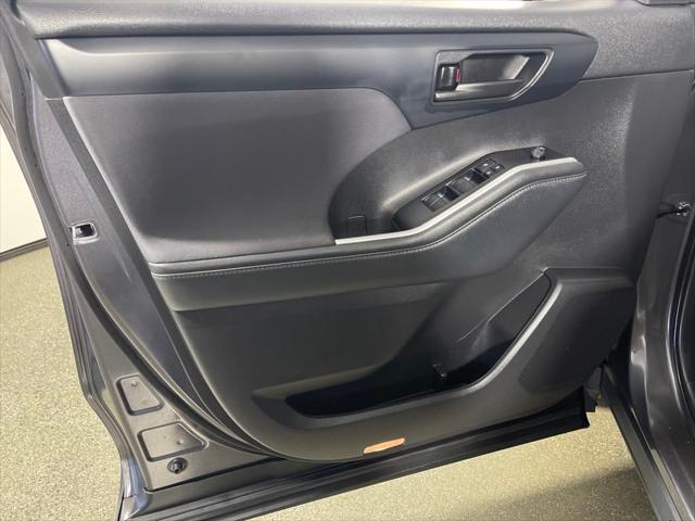 used 2022 Toyota Highlander car, priced at $33,998