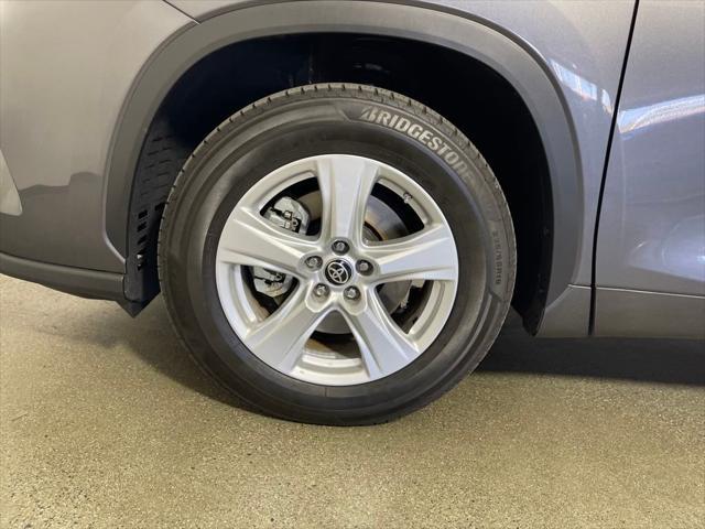 used 2022 Toyota Highlander car, priced at $33,998